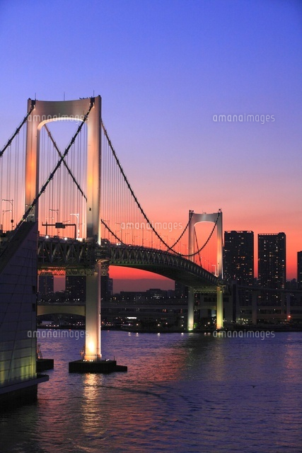 レインボーブリッジ夕焼け空 の写真素材 イラスト素材 アマナイメージズ