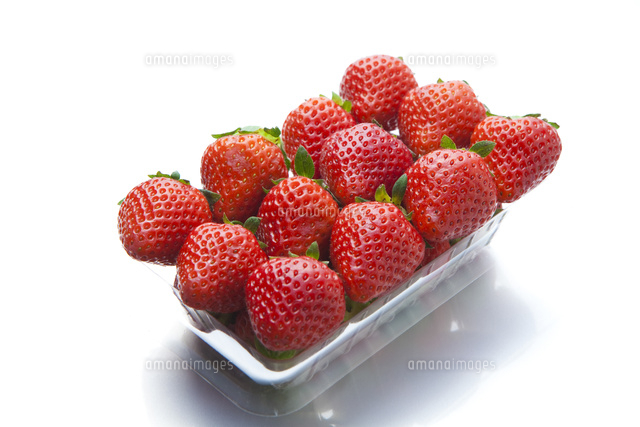 パックに入ったいちご の写真素材 イラスト素材 アマナイメージズ
