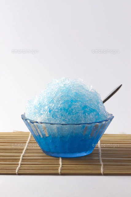 ブルーハワイのかき氷[10131019742]の写真・イラスト素材