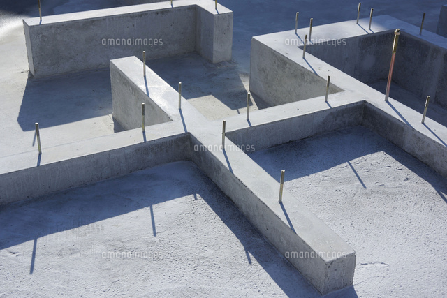 住宅のコンクリート基礎工事 の写真素材 イラスト素材 アマナイメージズ