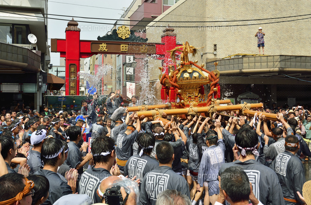 深川八幡祭り の写真素材 イラスト素材 アマナイメージズ