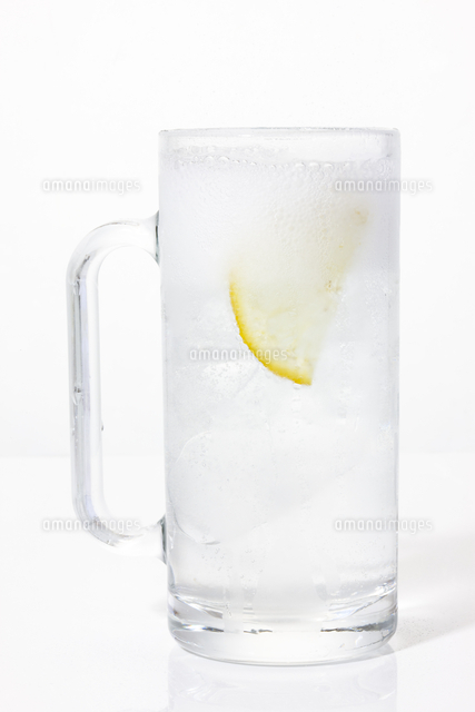 レモンサワー の写真素材 イラスト素材 アマナイメージズ レモンサワー の写真素材 イラスト素材 アマナイメージズ