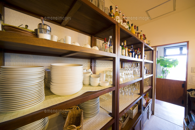 飲食店厨房 食器棚