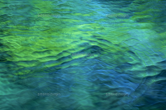 水面[10131052077]の写真・イラスト素材｜アマナイメージズ