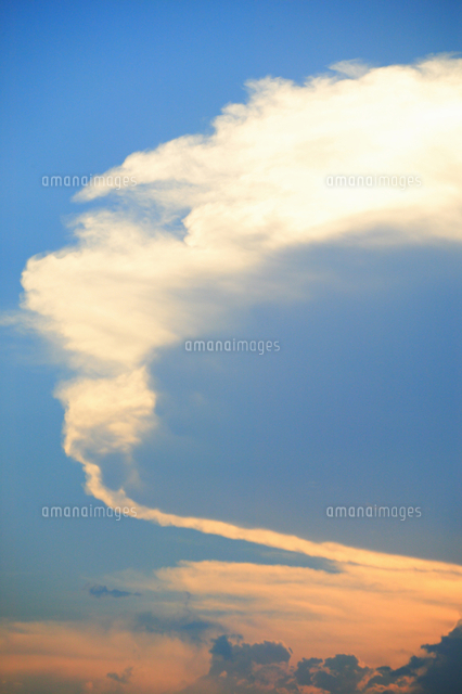 夕焼け空 の写真素材 イラスト素材 アマナイメージズ