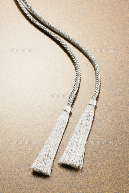 白い紐 の写真素材 イラスト素材 アマナイメージズ