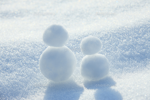 雪だるま2つ[10131064641]の写真・イラスト素材｜アマナイメージズ