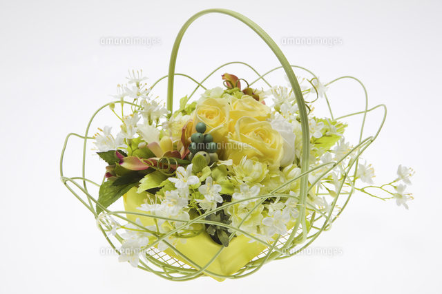 造花の花カゴ の写真素材 イラスト素材 アマナイメージズ