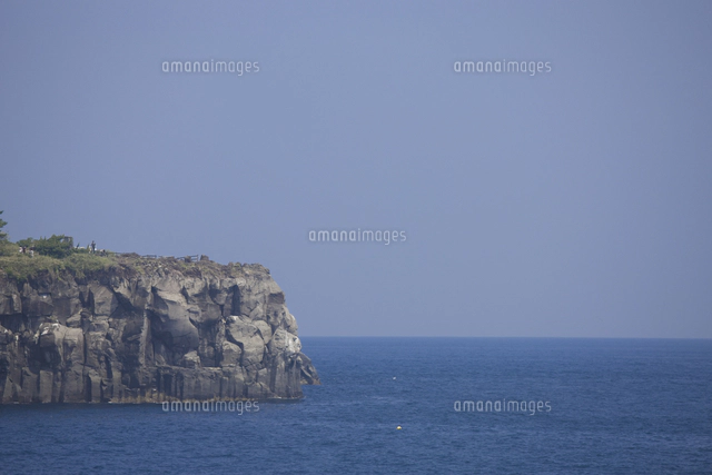 断崖絶壁[10131071343]の写真・イラスト素材｜アマナイメージズ