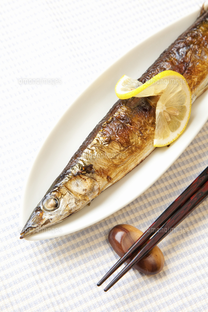 焼き魚サンマ の写真素材 イラスト素材 アマナイメージズ