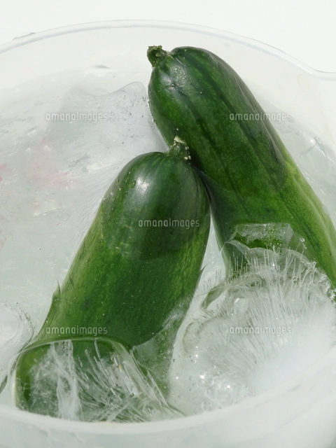 冷やしキュウリの写真素材 ストックフォト アマナイメージズ