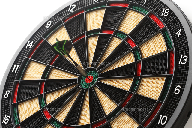 ダーツ の写真素材 イラスト素材 アマナイメージズ