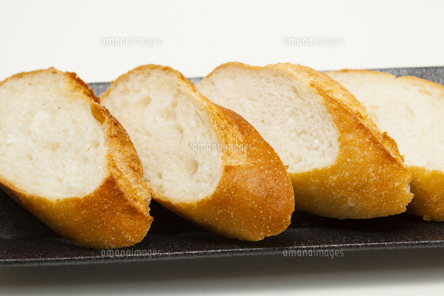 フランスパン の写真素材 イラスト素材 アマナイメージズ