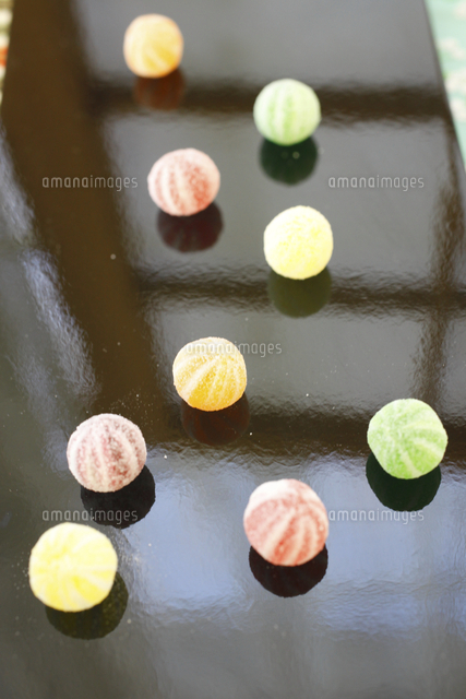 和風の飴玉 の写真素材 イラスト素材 アマナイメージズ