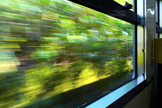 車窓の風景 の写真素材 イラスト素材 アマナイメージズ