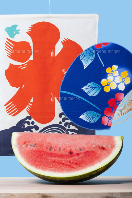 氷旗とスイカ の写真素材 イラスト素材 アマナイメージズ