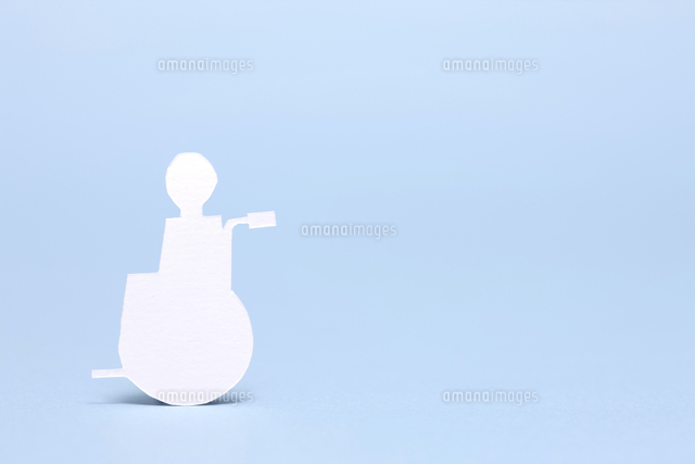 切り絵の車椅子 の写真素材 イラスト素材 アマナイメージズ