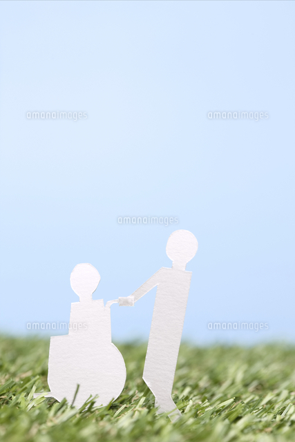 切り絵の車椅子 の写真素材 イラスト素材 アマナイメージズ