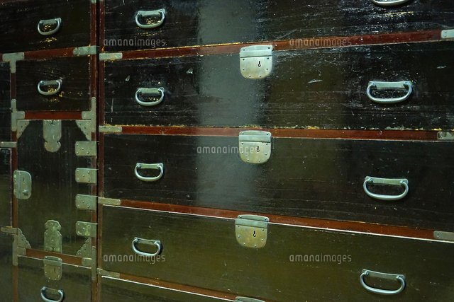 江戸時代の和箪笥[10131504144]の写真・イラスト素材｜アマナイメージズ