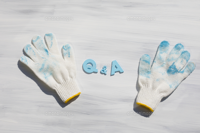 ペンキの付いた軍手とq Aの文字 の写真素材 イラスト素材 アマナイメージズ