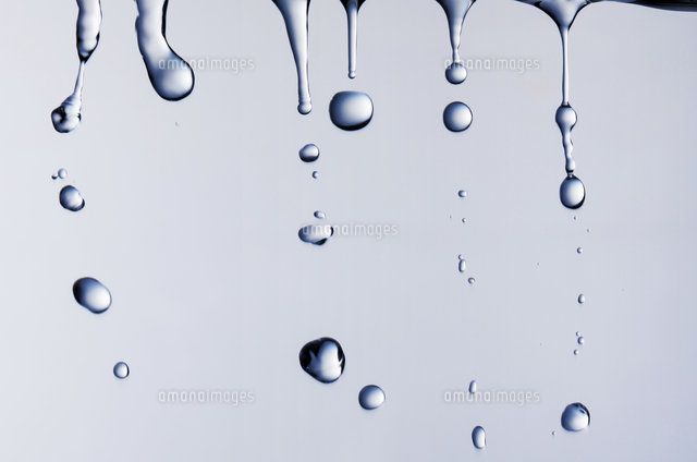 水滴[10131507861]の写真・イラスト素材｜アマナイメージズ
