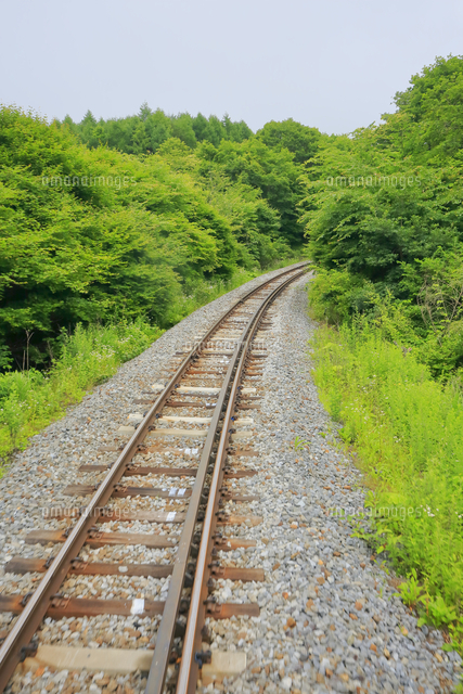 鉄道線路[10131513828]の写真・イラスト素材｜アマナイメージズ