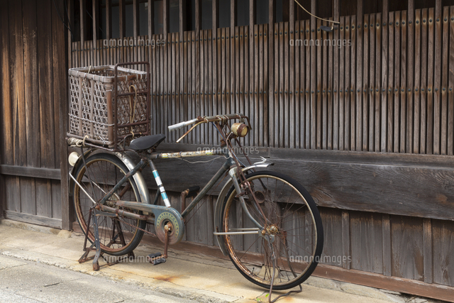 古い自転車[10131518501]の写真・イラスト素材｜アマナイメージズ