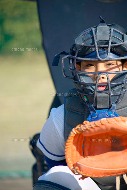 構えるキャッチャー の写真素材 イラスト素材 アマナイメージズ