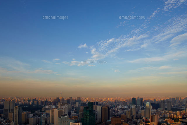 六本木から見た東京スカイツリー周辺のビル郡の夕日 の写真素材 イラスト素材 アマナイメージズ 六本木から見た東京スカイツリー周辺のビル郡の夕日 の写真素材 イラスト素材 アマナイメージズ