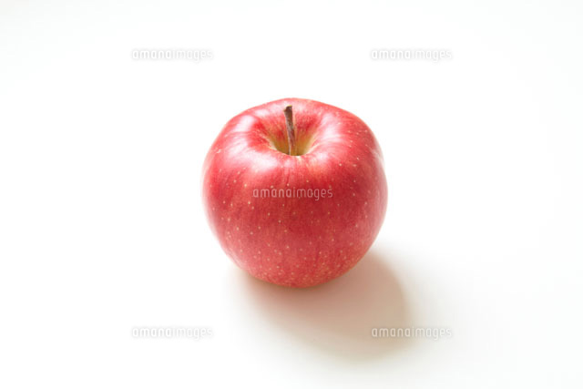 白バックに1つのジョナゴールドのりんご の写真素材 イラスト素材 アマナイメージズ