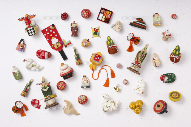 お正月小物の集合 の写真素材 イラスト素材 アマナイメージズ