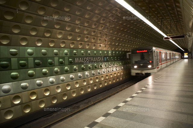 プラハの地下鉄malostranska駅 の写真素材 イラスト素材 アマナイメージズ プラハの地下鉄malostranska駅 の写真素材 イラスト素材 アマナイメージズ