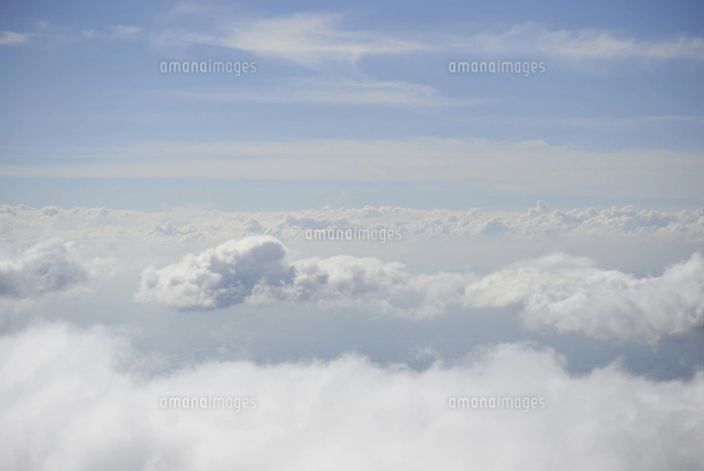 山の上から見た空と雲[10132109201]の写真・イラスト素材｜アマナ