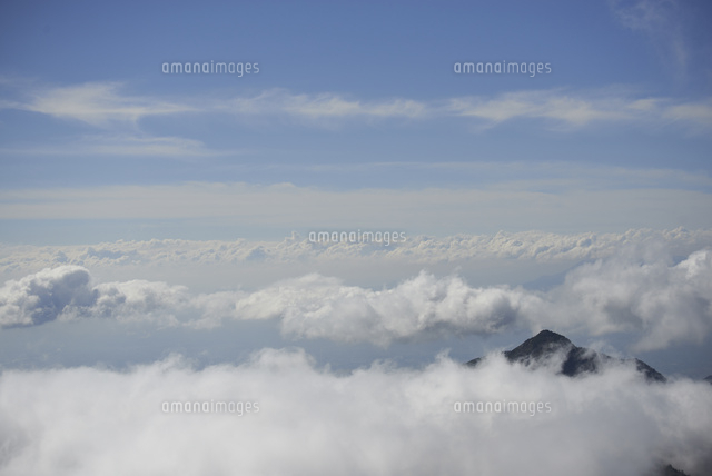 空と雲の風景写真　サイズは相談 山の上から見た空と雲の風景[10132109209]の写真・イラスト素材