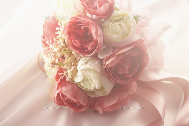 花のブーケのウェディングイメージ の写真素材 イラスト素材 アマナイメージズ 花のブーケのウェディングイメージ の写真素材 イラスト素材 アマナイメージズ