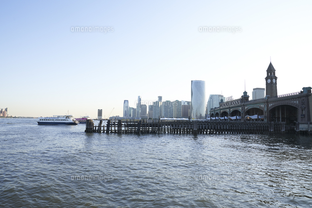 ニューヨーク ハドソン川沿いのフェリー乗り場 の写真素材 イラスト素材 アマナイメージズ ニューヨーク ハドソン川沿いのフェリー乗り場 の写真素材 イラスト素材 アマナイメージズ