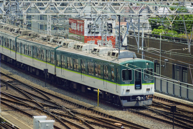 京阪電鉄の準急列車 の写真素材 イラスト素材 アマナイメージズ