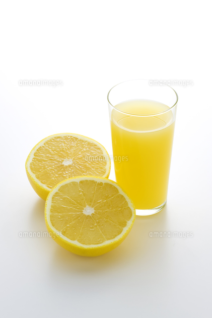 グレープフルーツジュース の写真素材 イラスト素材 アマナイメージズ