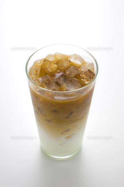 アイスカフェラテ の写真素材 イラスト素材 アマナイメージズ