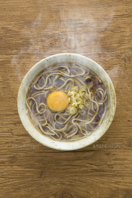 月見そば の写真素材 イラスト素材 アマナイメージズ