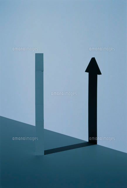 木と矢印の影 イラスト の写真素材 イラスト素材 アマナイメージズ