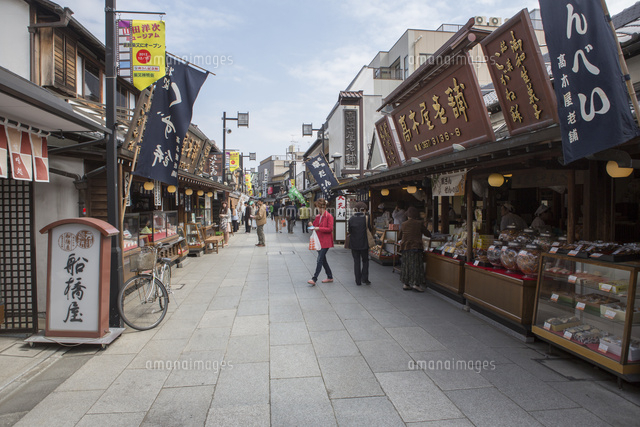 柴又帝釈天参道商店街 の写真素材 イラスト素材 アマナイメージズ