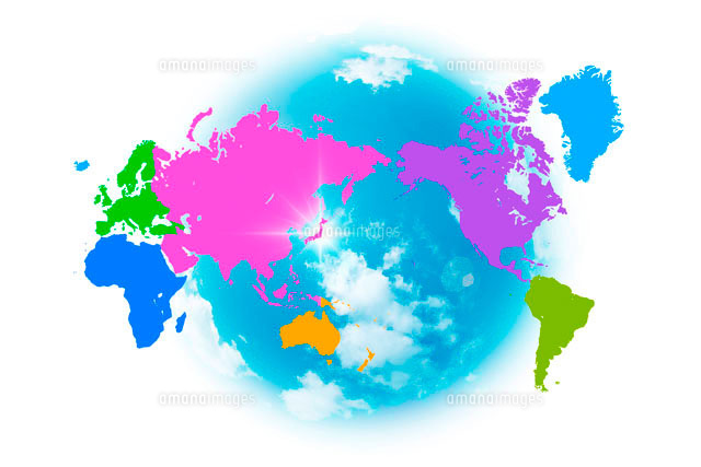 色分けされた世界地図と青空 の写真素材 イラスト素材 アマナイメージズ