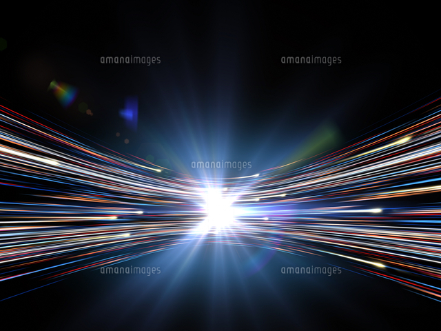 輝く光芒と勢いよく移動する火の玉光線群 の写真素材 イラスト素材 アマナイメージズ