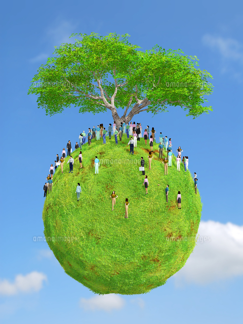 空に浮く大木が立つ人々が集まる芝で覆われた球体 の写真素材 イラスト素材 アマナイメージズ