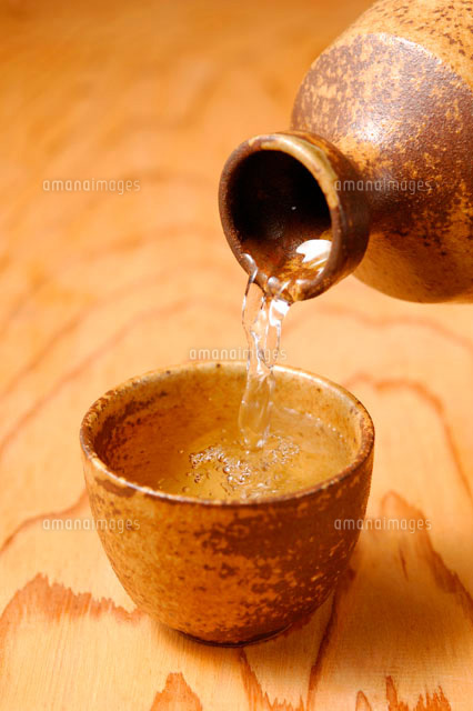 茶色の徳利とおちょこ の写真素材 イラスト素材 アマナイメージズ