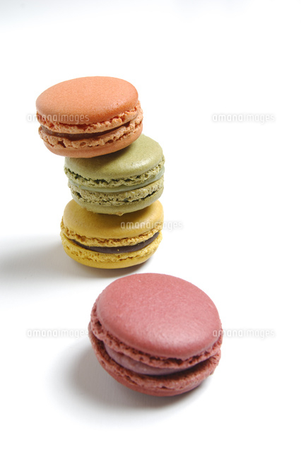 マカロンを重ねる の写真素材 イラスト素材 アマナイメージズ
