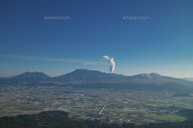 熊本県 阿蘇山 の写真素材 イラスト素材 アマナイメージズ