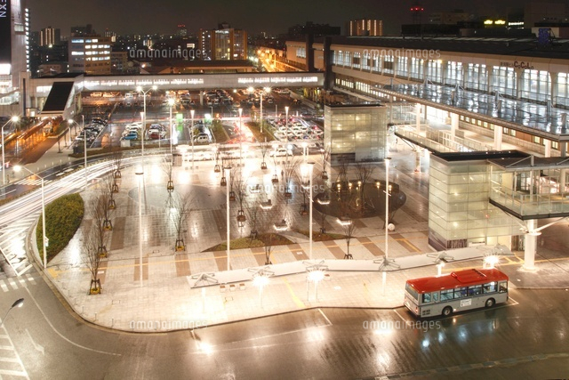 新潟駅南口の夜景 の写真素材 イラスト素材 アマナイメージズ