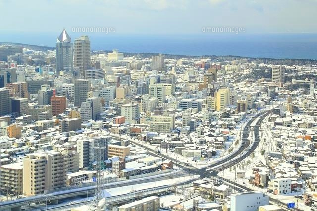 朱鷺メッセ展望台より望む冬の新潟市街地 の写真素材 イラスト素材 アマナイメージズ